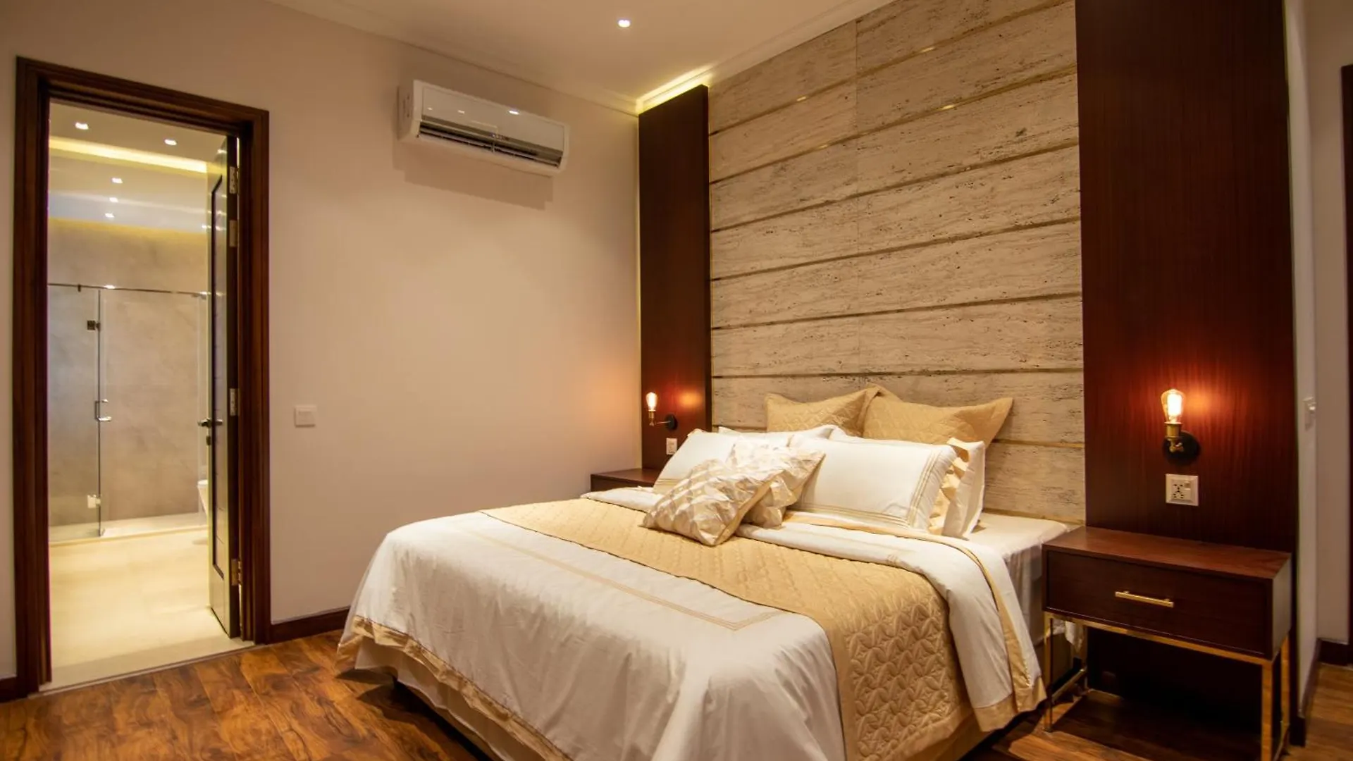Hotel Rosewood Suites Near Delhi Airport New Delhi